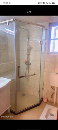 东部新区滨湖城精装套三双卫,105平119万,带中央空调带暖气,带人防车位